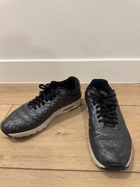 Nike Black Low-Top Men's Sneakers